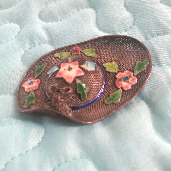 🌸VINTAGE 40s Silver Mesh Enamel Flower Hat Pin🌸 - Picture 5 of 8